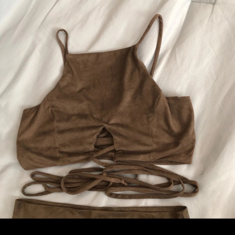 Codigo Suede Skirt Set - Picture 3 of 4